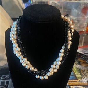Elegant Black and Cream Pearl Necklace